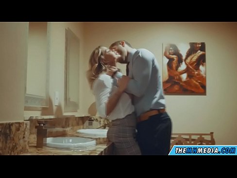 ❤️ Wanneer een rondborstige blondine je verleidt in een openbaar toilet ❤️ Anal video at porn nl.xsexshop.ru ❌❤